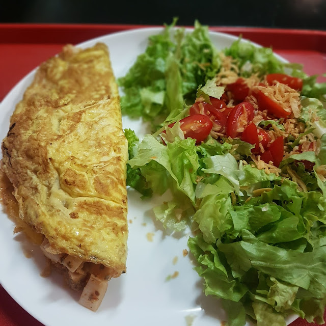 Omelete de Palmito Com Salada Crocante