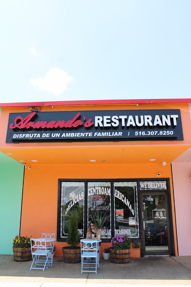 Armando’s Restaurant Deli & Pupuseria