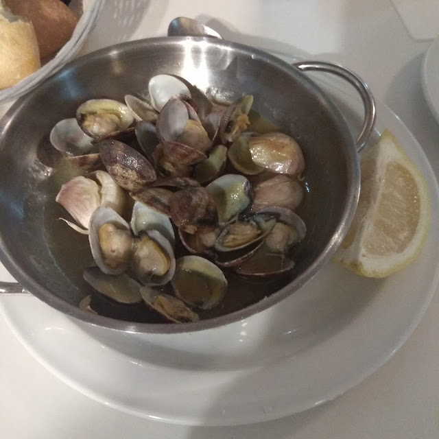 Almejas En Salsa