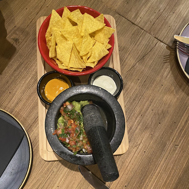 Nachos Con Guacamole