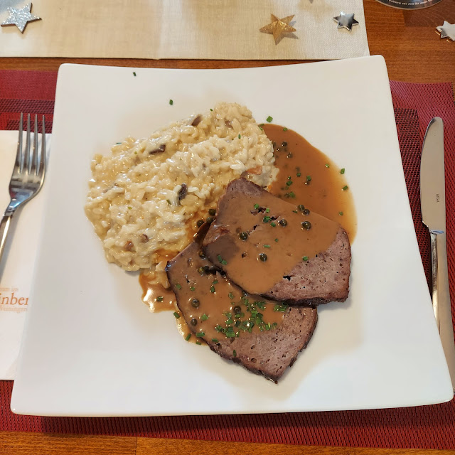 Wildhackbraten An Pfeffersauce Mit Pilzrisotto