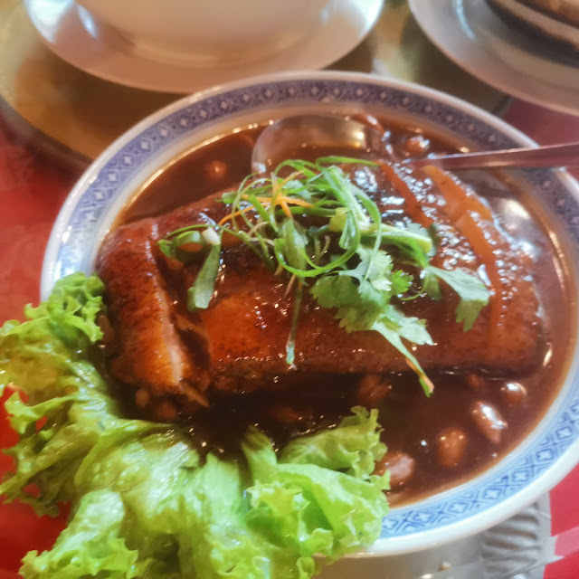 Braised Pork Knuckle with Vinegar