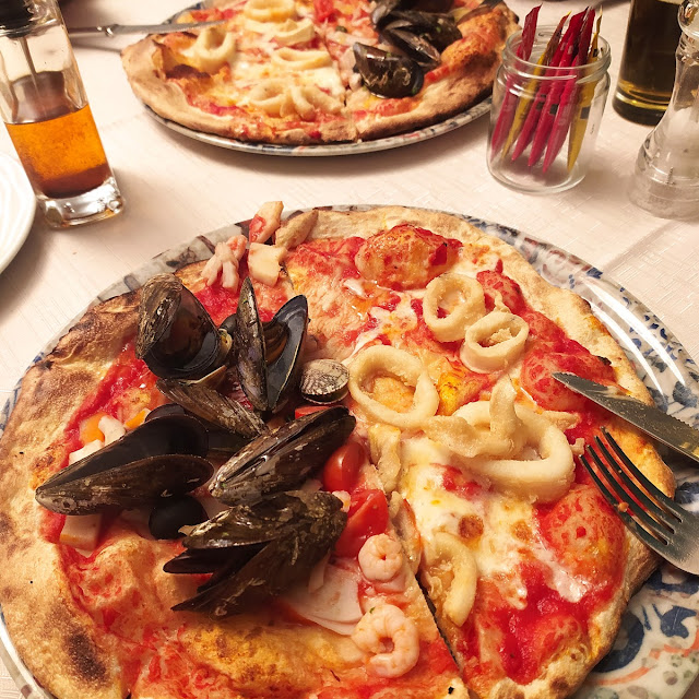 Pizza Con Bordo Ripieno Ai Formaggi