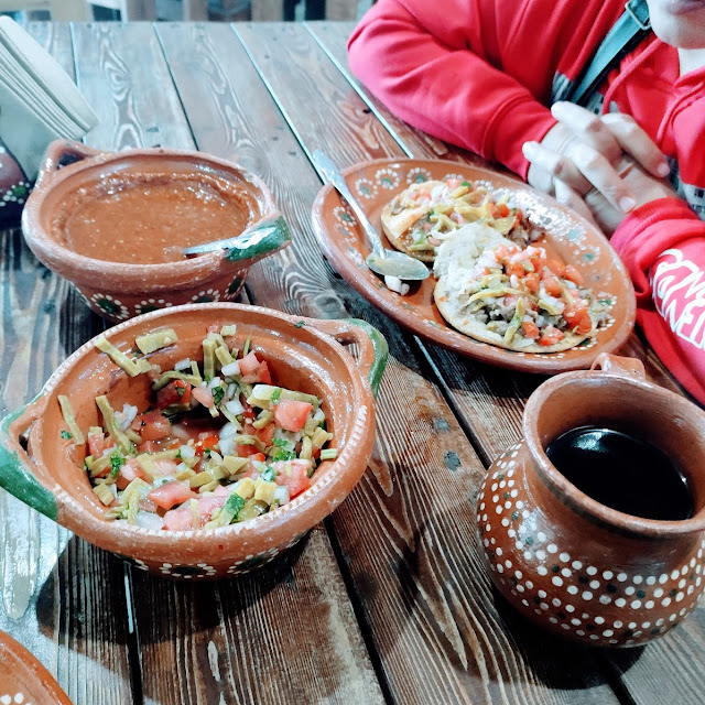 Gorditas de Barbacoa Y Lengua