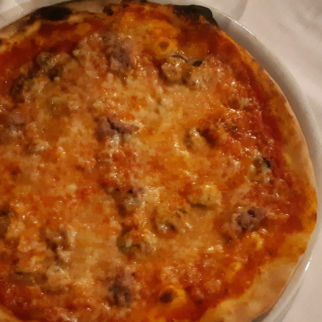 Pizza Funghi E Salsiccia