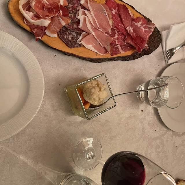 Tagliere Di Salumi Con Giardiniera
