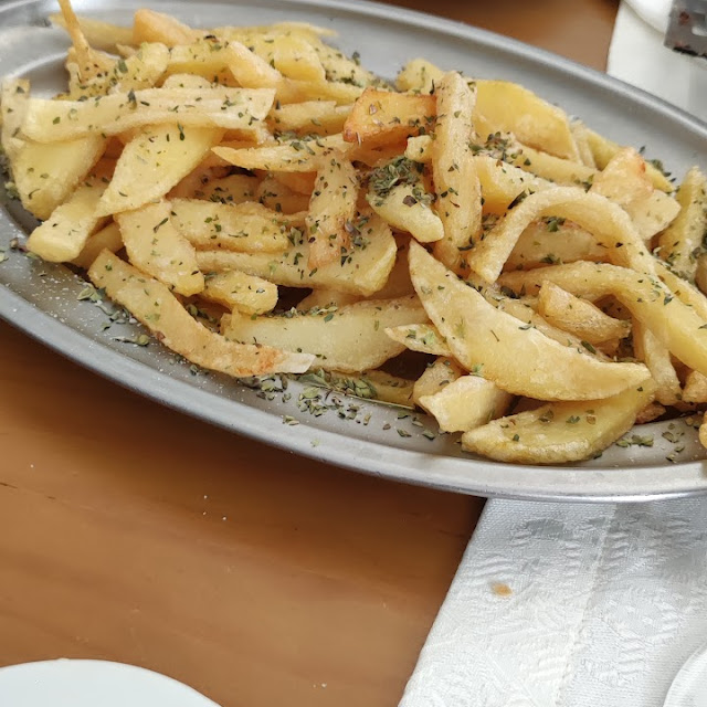 Papas Fritas Con Romero