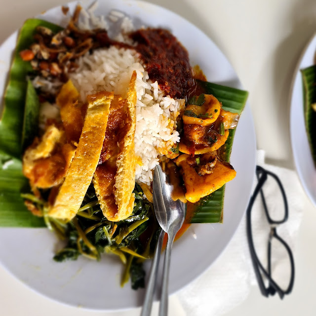 Nasi Lemak Ujong Pasir Lauk Sotong