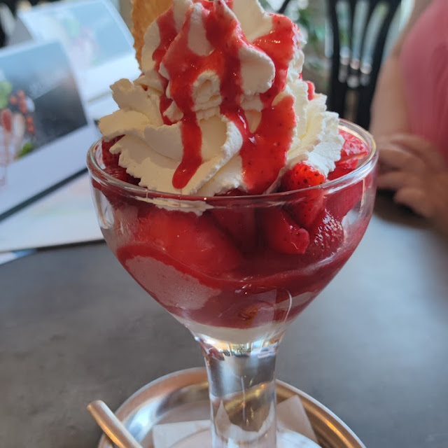 Erdbeerbecher