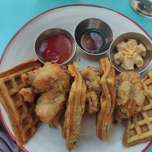 Gofres Con Pollo Frito