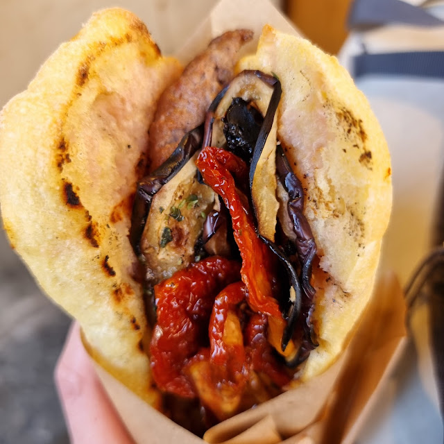 Sandwich Avec Viande de Cheval Aubergines Et Tomates Séchées