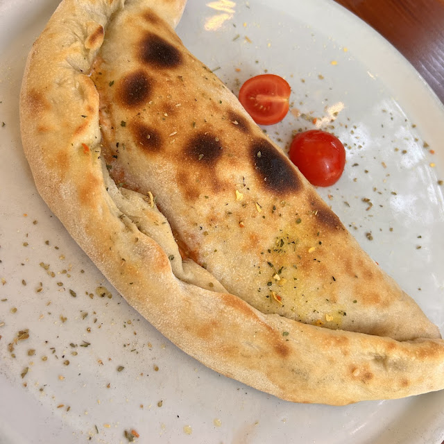 Schafskase Calzone