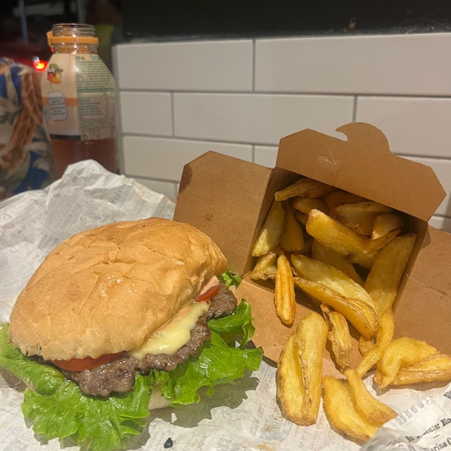 Hamburger Mit Pommes Frites