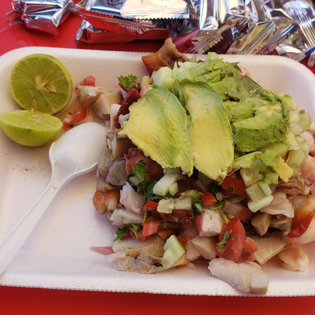 Tostada Especial Pulpo Caracol Camarón Almeja Chocolata