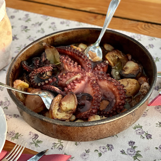 Hobotnica Pod Pekom