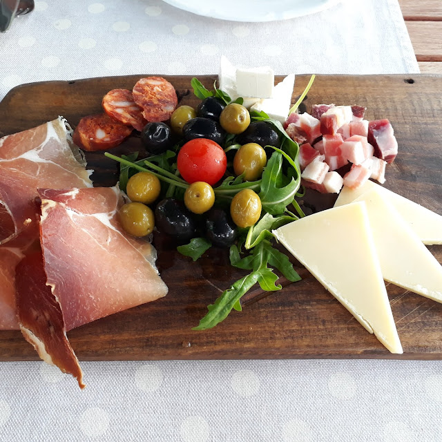 Prosiutto Crudo Dalmato Olive