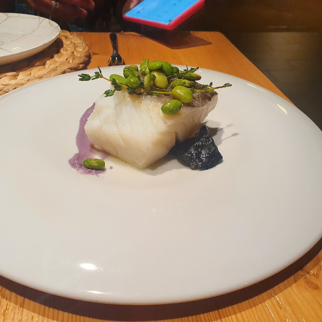 Bacalao Ahumado Con Carbón Marino Algas Y Edamame