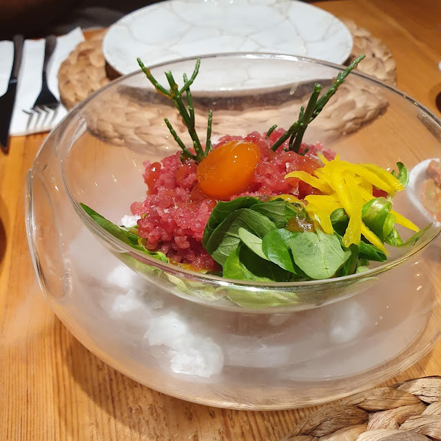Nube de Atún Rojo de Almadraba Yema Madurada Y Arranque de Aguacate