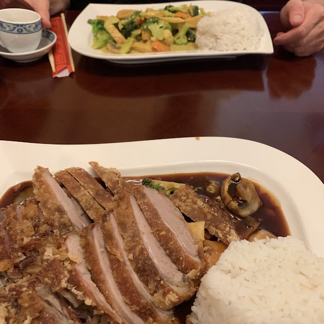 Knusprige Ente Szechuan Mit Gemüse Und Reis