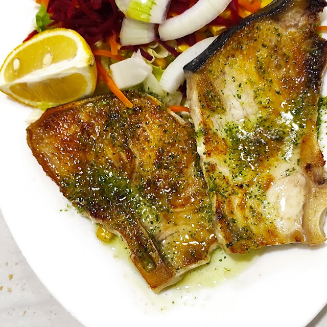 Pez Espada Con Ensalada
