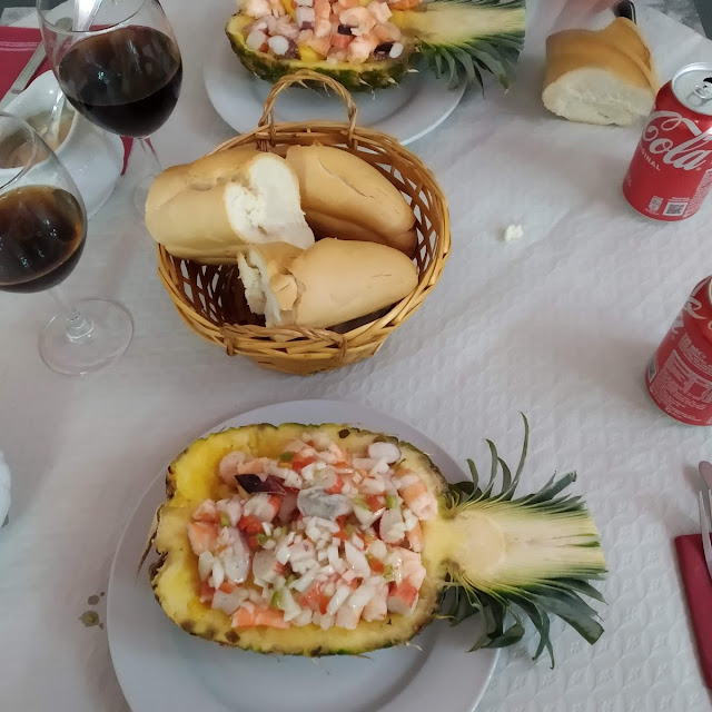 Piña Rellena de Marisco