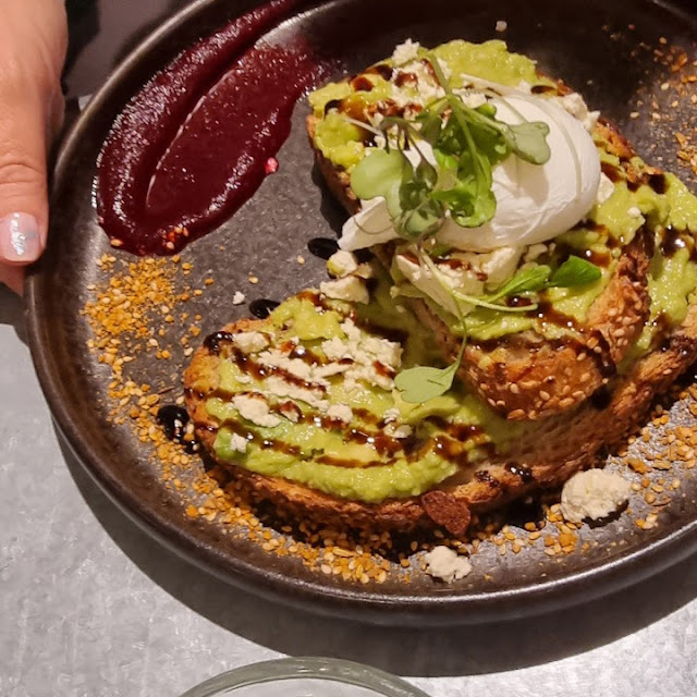Smashed Avo and Fetta One Egg