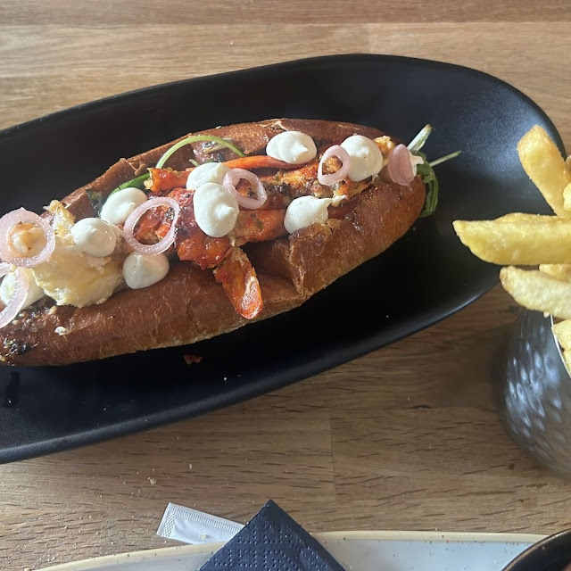 Lobster Roll & Fries