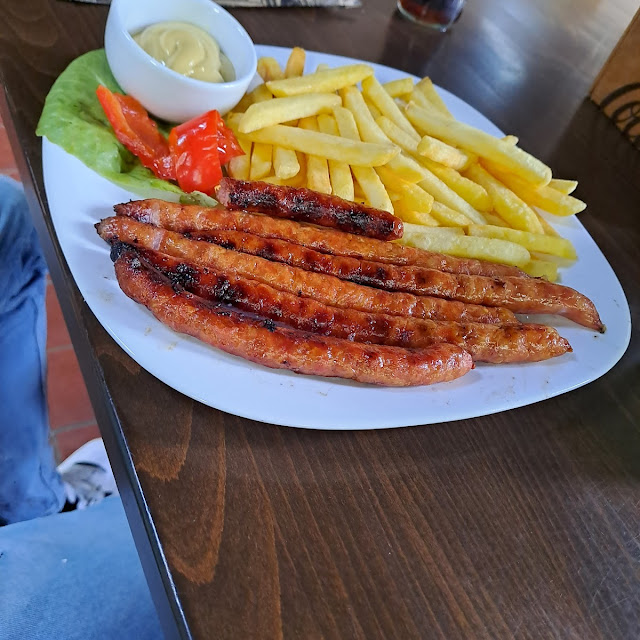Cartofi Prajiti Cu Carnati
