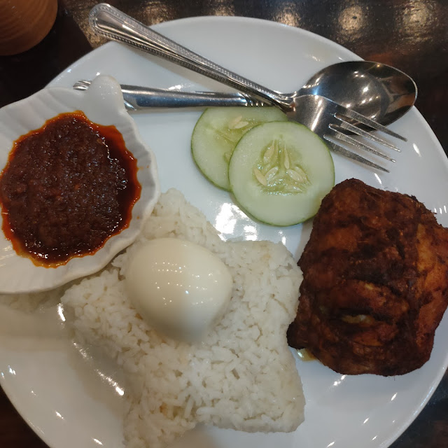 Nasi Lemak Ayam Goreng