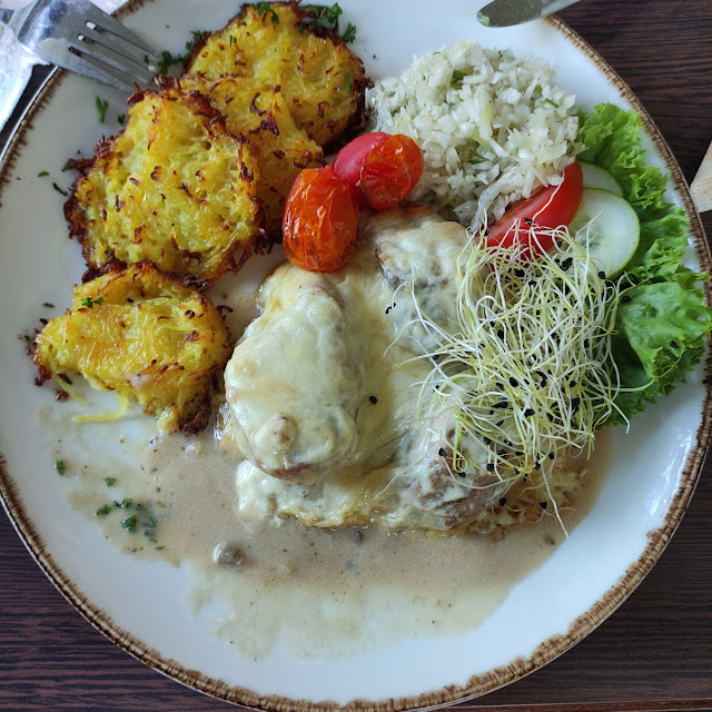 Zarte Schweinemedaillons Mit Kartoffelröstis