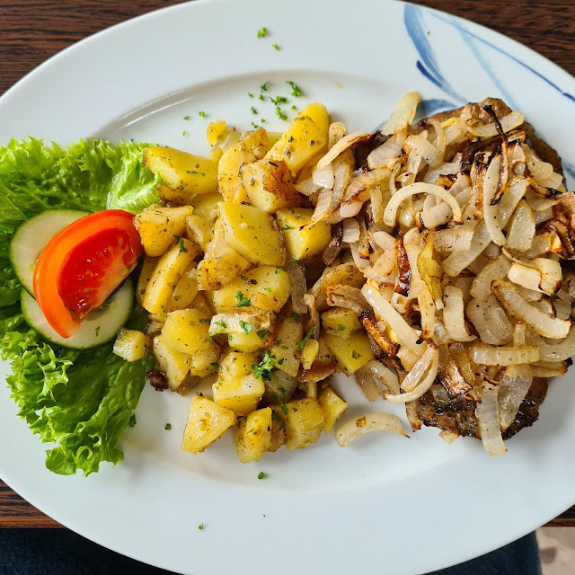 Rostbrätel Mit Bratkartoffeln