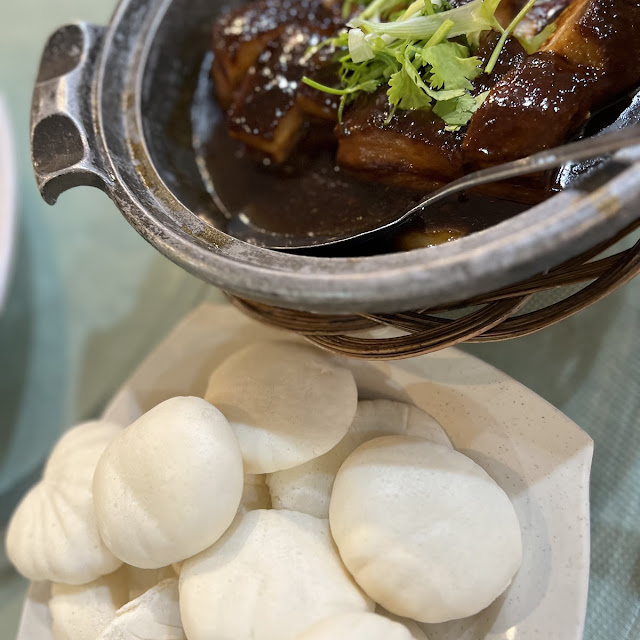 Braised Sea Cucumber with Pork Knuckle