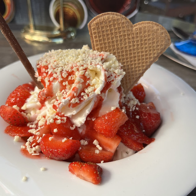 Erdbeerbecher
