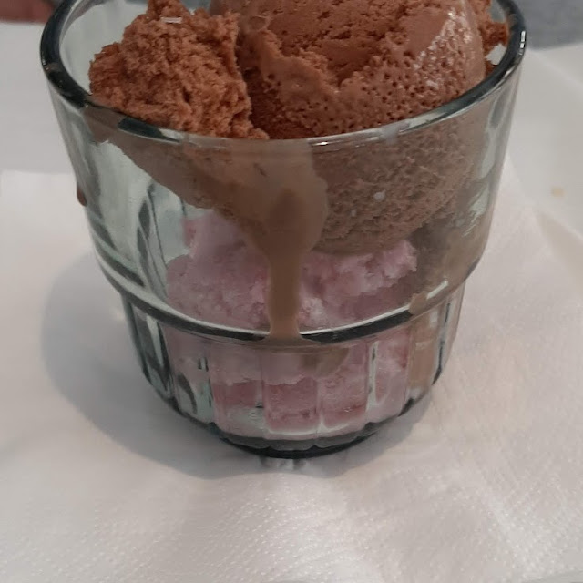 Helado de Chocolate Y Fresas