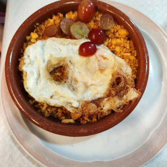 Migas Con Huevo Y Uvas