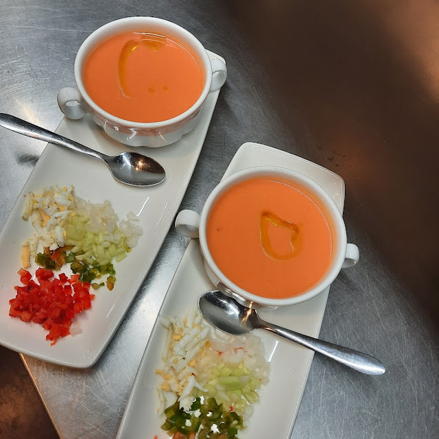 Gazpacho Casero Con Su Guarnición