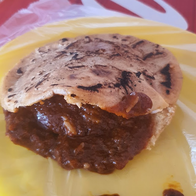 Gordita de Mole Y Arroz