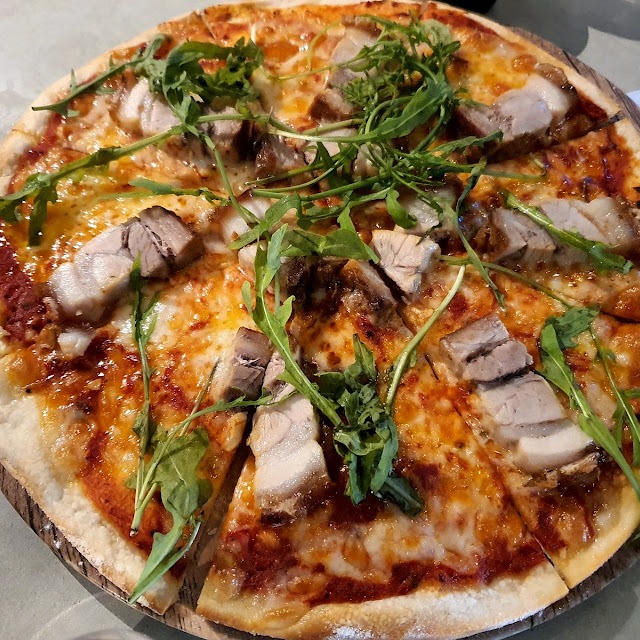 Assorted Mushrooms & Rocket Pizza