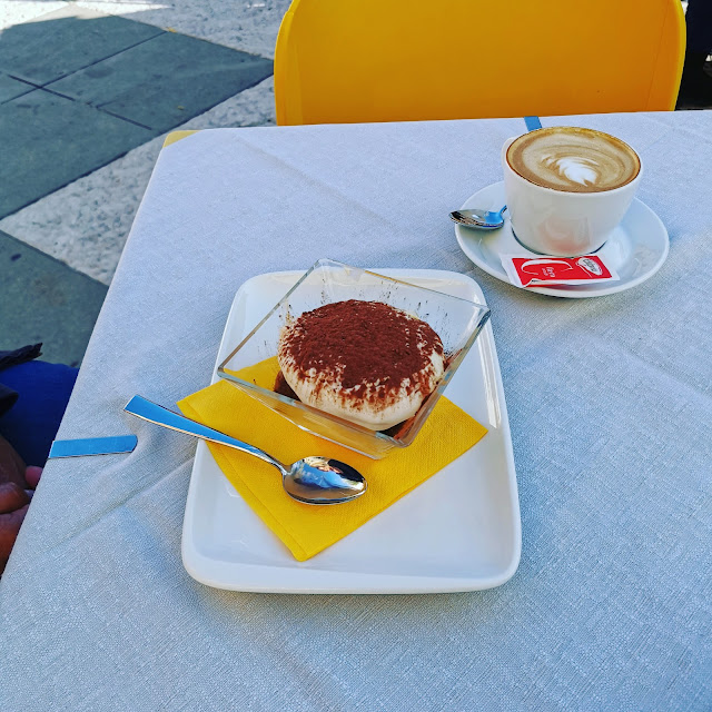 Cappuccino Und Tiramisu