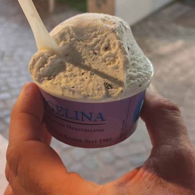 Gelato Alla Stracciatella