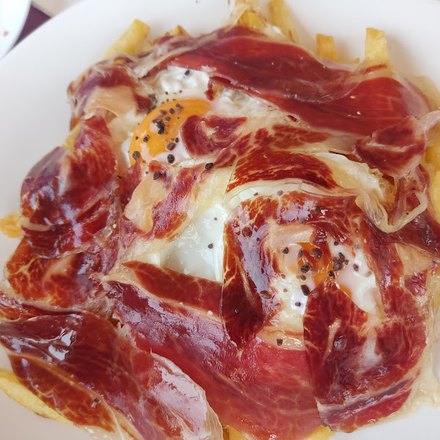 Huevos Rotos Con Paleta de Cerdo