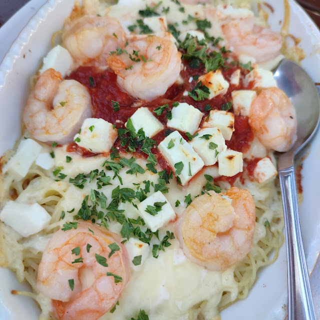 Spaghetti Mit Tomatensoße Überbacken Mit Feta Und Scampis