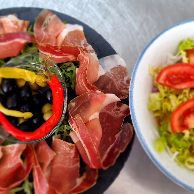 Pršut Mješana Salata