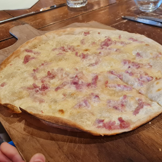 Flammkuchen Mit Speck Und Käse