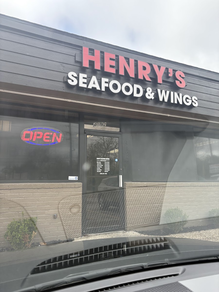 Henry's seafood & wings