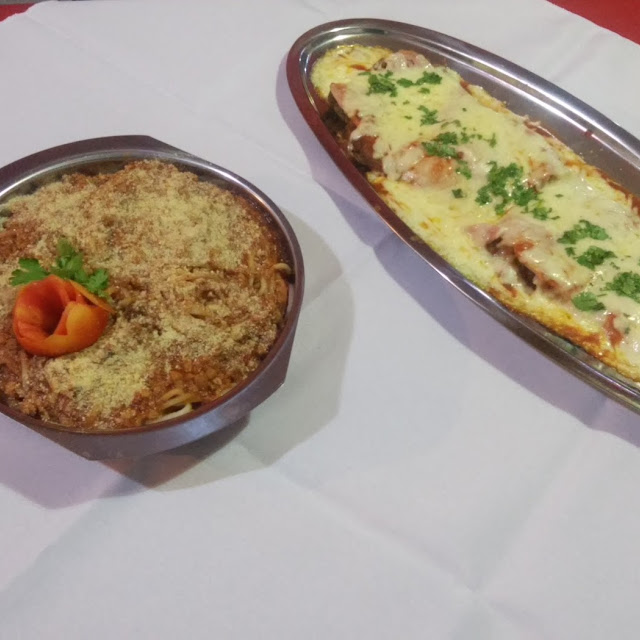 Filé Parmegiano Com Macarrão à Bolonhesa