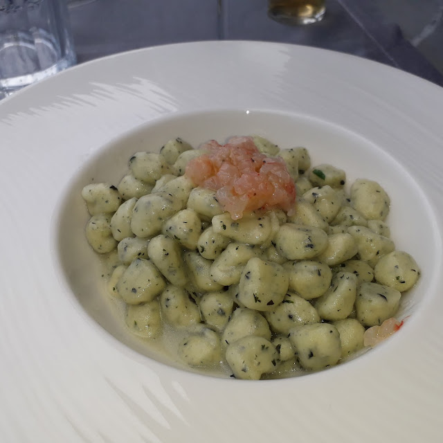 Gnocchetti Verdi Burro Salato E Rosmarino Con Tartare Di Gambero Rosso