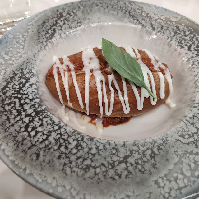 Maritozzo Al Ragù Di Agnello Con Fondue Di Pecorino