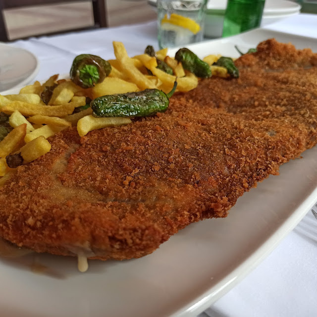Cachopo de Ternera Con Patatas Fritas
