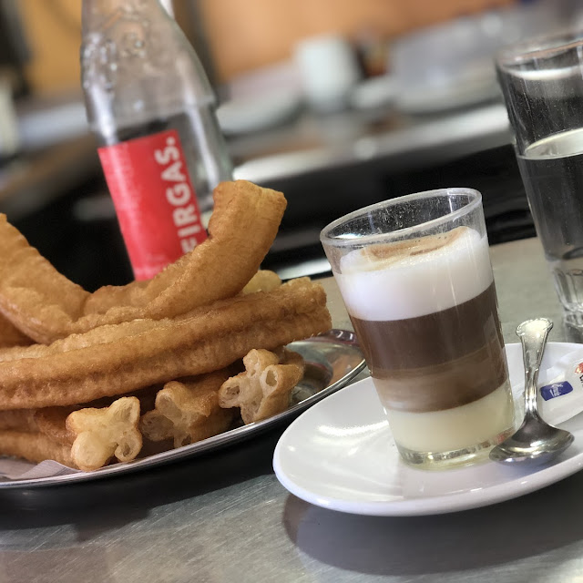 Churros Con Leche Y Leche